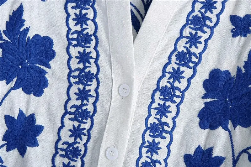 FLORAL EMBROIDERY BLOUSE