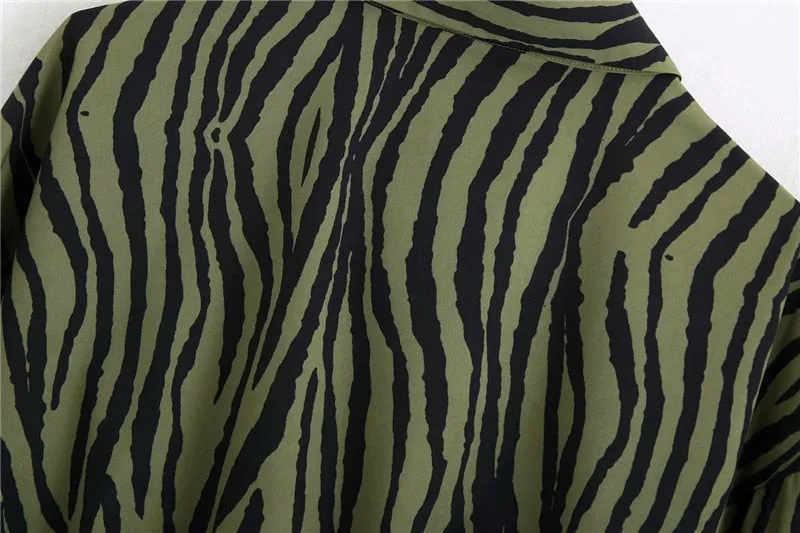 KNOT ANIMAL PRINT CROPPED BLOUSE