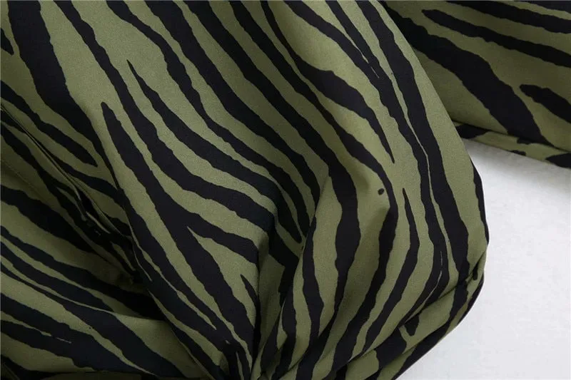 KNOT ANIMAL PRINT CROPPED BLOUSE