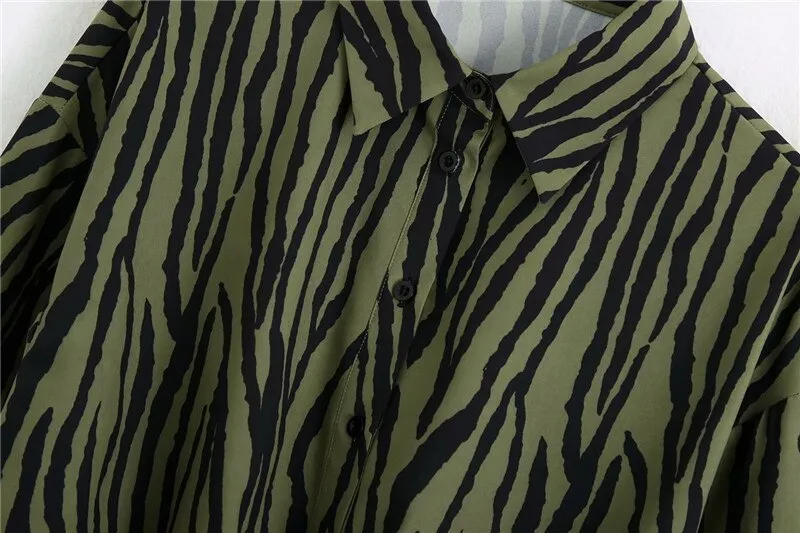 KNOT ANIMAL PRINT CROPPED BLOUSE