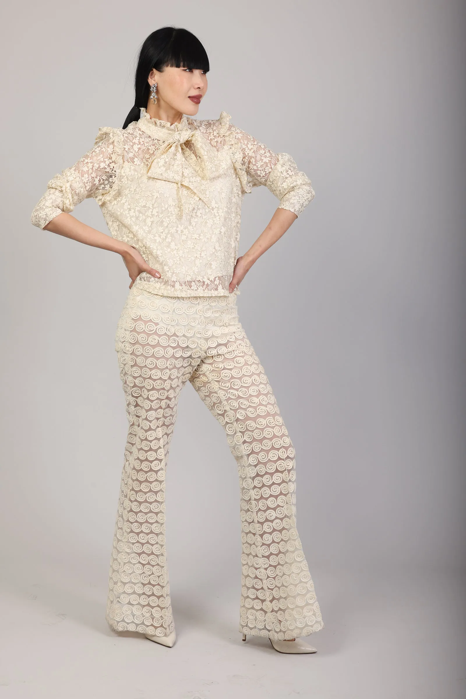Large bow Lace blouse - cream