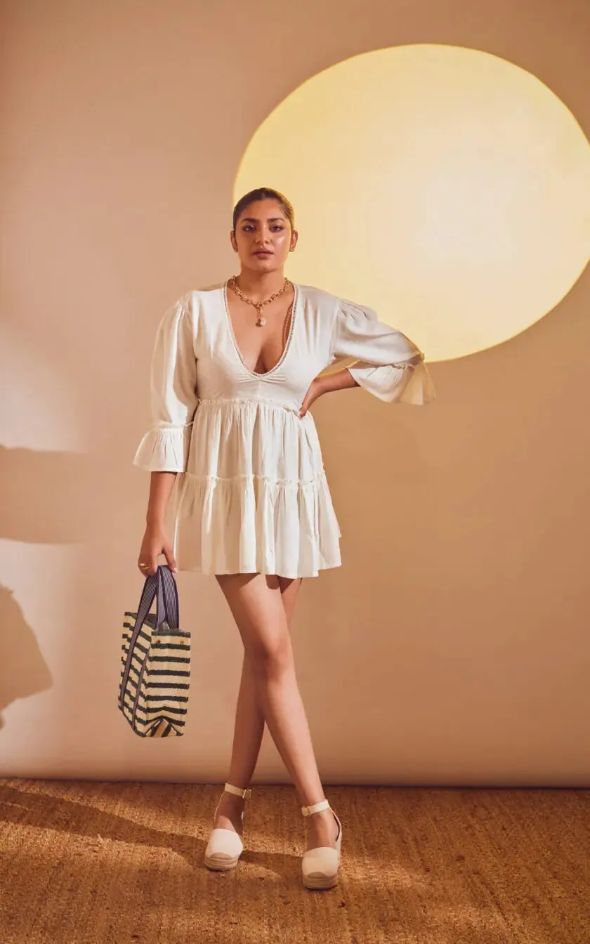 Off White V- Neck Fitted Dress With Lace Detail