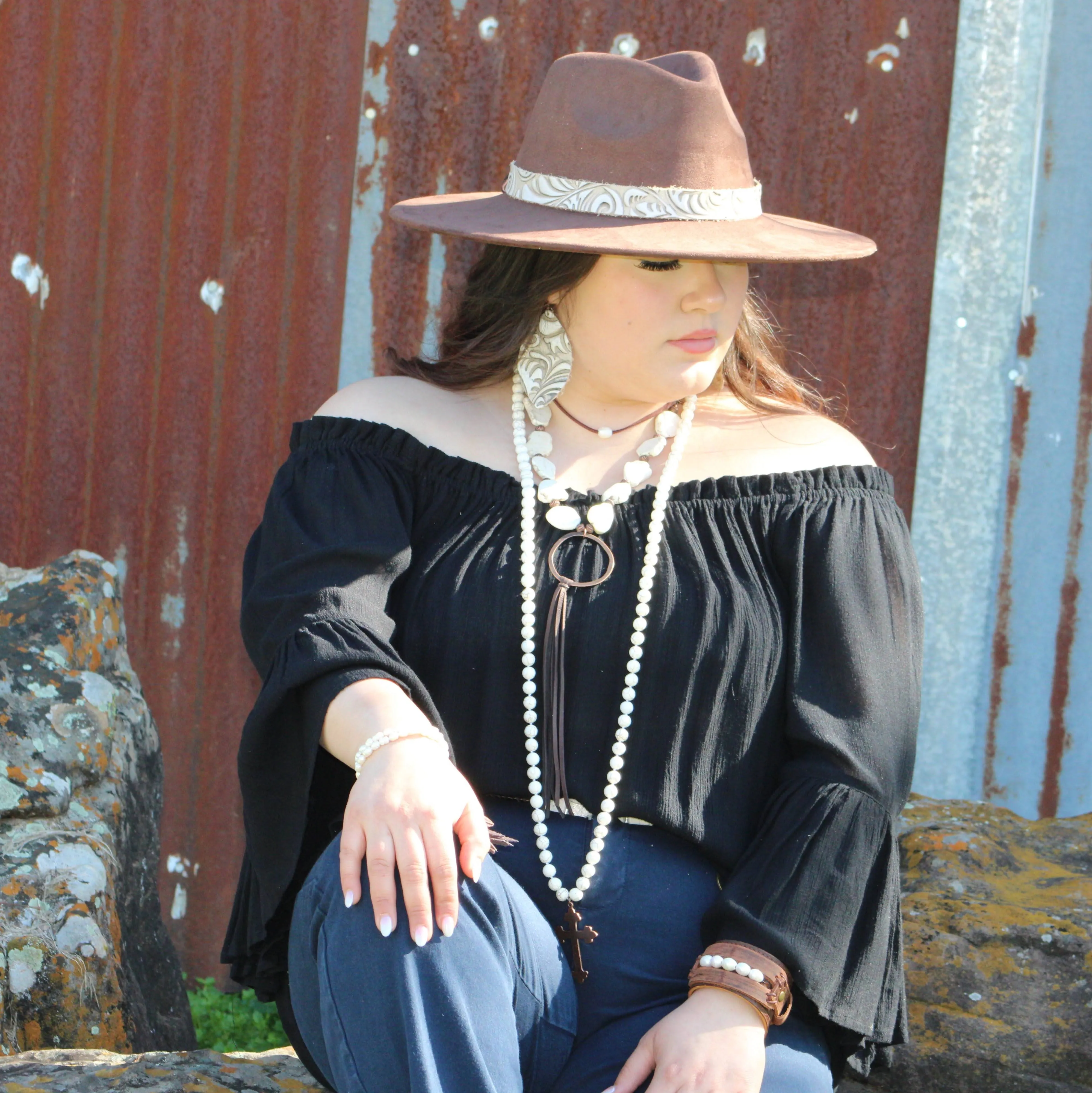 White Turquoise Chunky Necklace with Long Leather Tassel 225K
